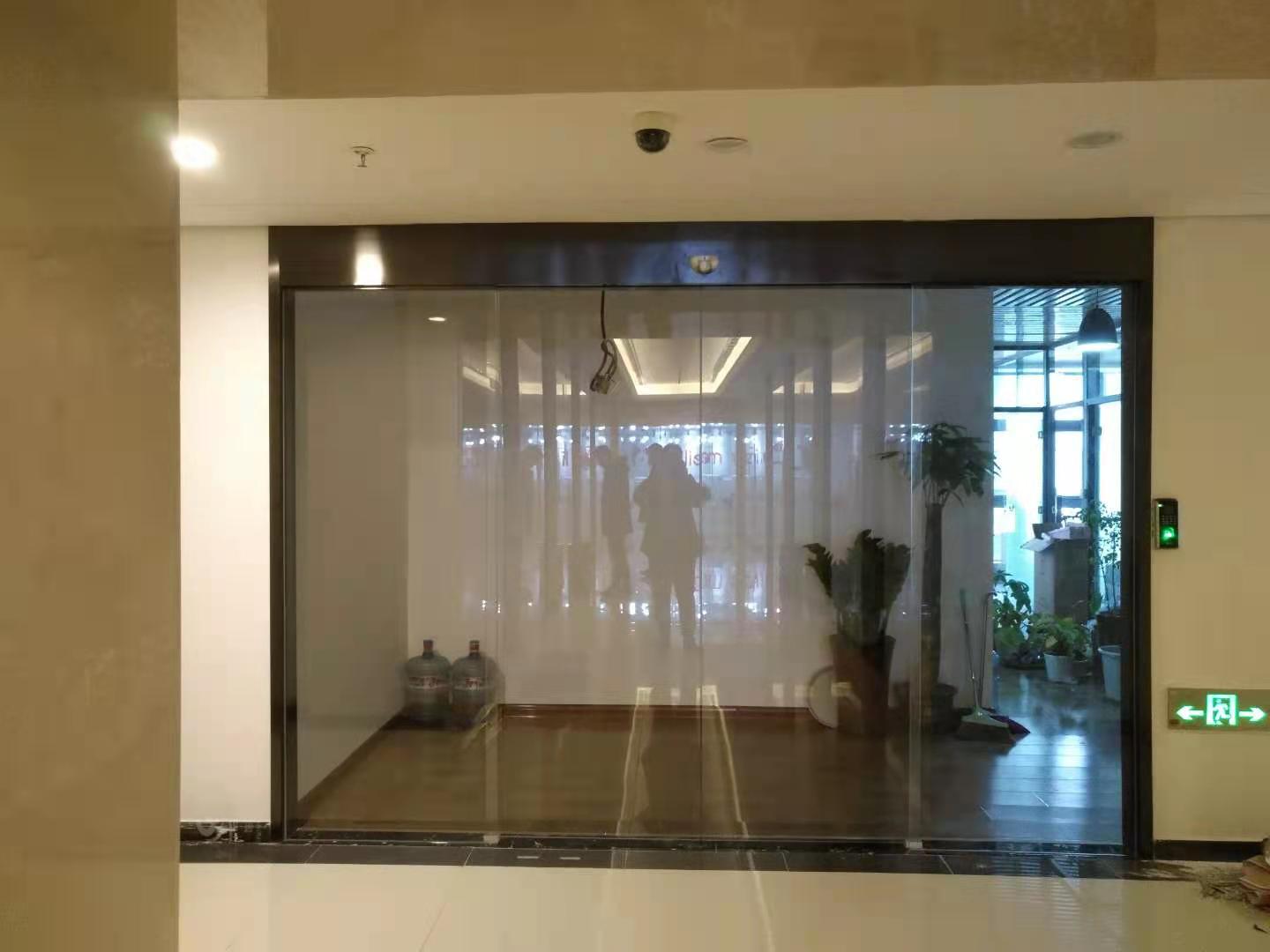 濟南感應門開關是靠什么部件工作的？