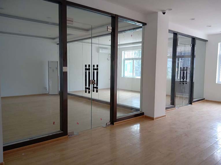 玻璃隔墻價格及設計注意事項