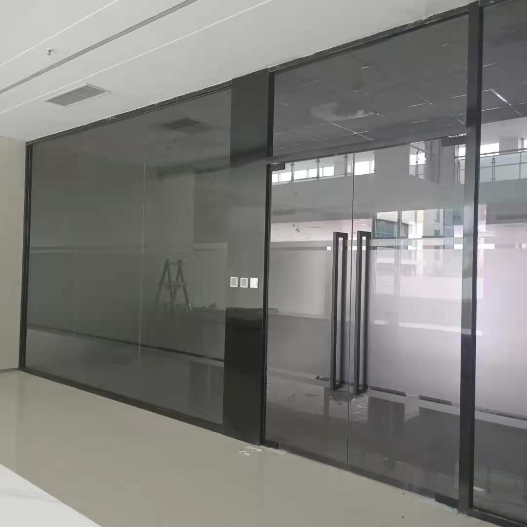 玻璃門爆裂是由什么引起的呢？